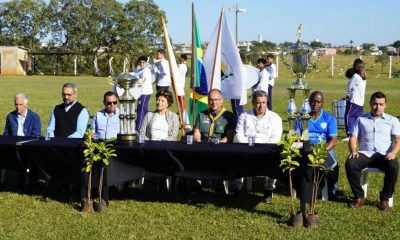 Prefeitura de Araxá participa de plantio de 213 árvores no campo do Trianon