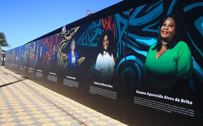 Fliaraxá inaugura exposição de fotos com 43 professores negros
