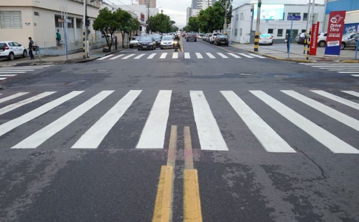 Prefeitura de Araxá realiza manutenção de sinalização em ruas e avenidas