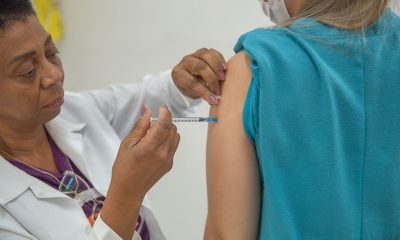 Aplicação da vacina bivalente contempla público maior de 18 anos nesta terça (06) em Araxá