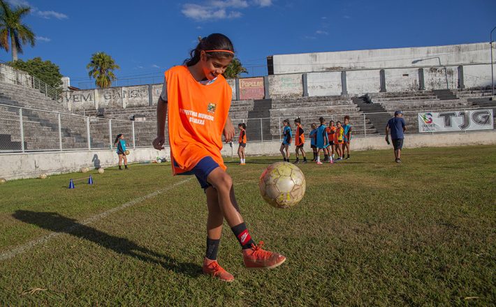 Futebol feminino poderá ser visto por funcionários da prefeitura