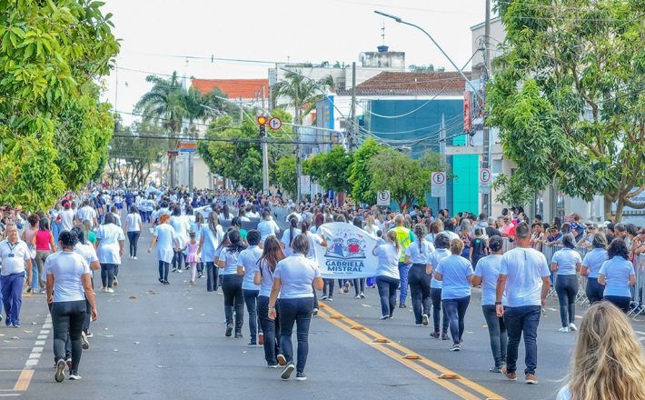 Desfile Cívico-Militar marca as comemorações do 7 de Setembro e encerra a Semana da Pátria em Araxá