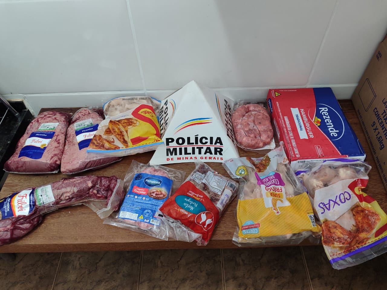 POLÍCIA MILITAR REALIZA PRISÃO DE AUTORES POR FURTO CONSUMADO