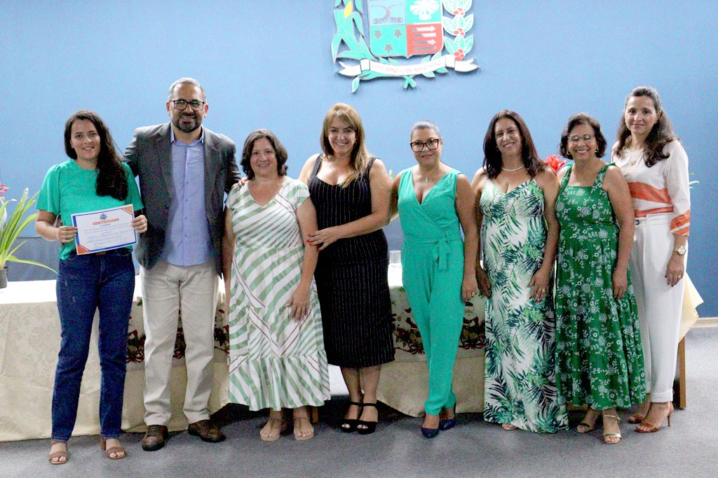 Secretaria de Educação certifica professores da Rede Municipal que alcançaram metas educacionais durante o ano letivo