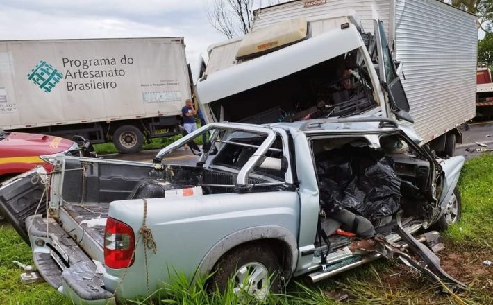 Tragédia na BR 262: Colisão Frontal Interrompe Tráfego e Deixa Vítimas em Uberaba-MG