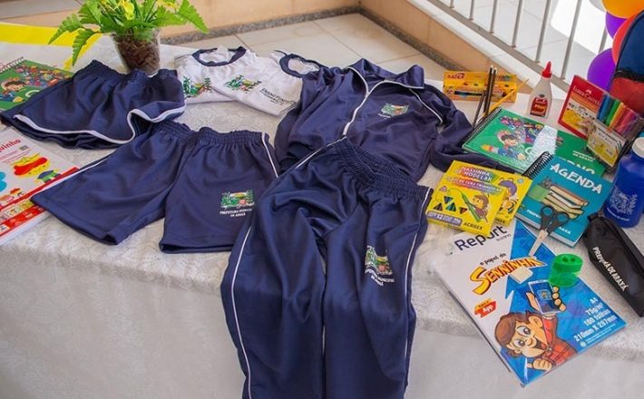 Prefeitura de Araxá distribuirá kits de material escolar e uniforme para alunos da Rede Municipal em fevereiro