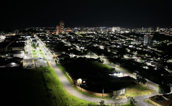 Araxá está na fase de conclusão da implantação da iluminação de LED em toda a cidade