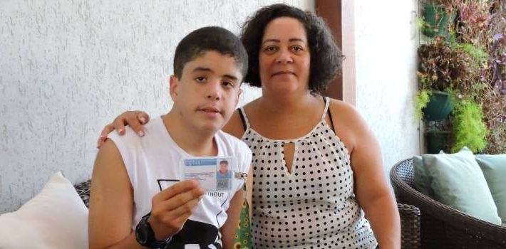 Carteira de identificação especial garante cidadania para mais de 22 mil pessoas com espectro autista