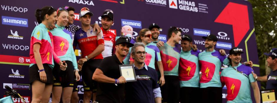 Governador entrega prêmio e destaca importância de eventos vitrine como a Copa do Mundo de Mountain Bike